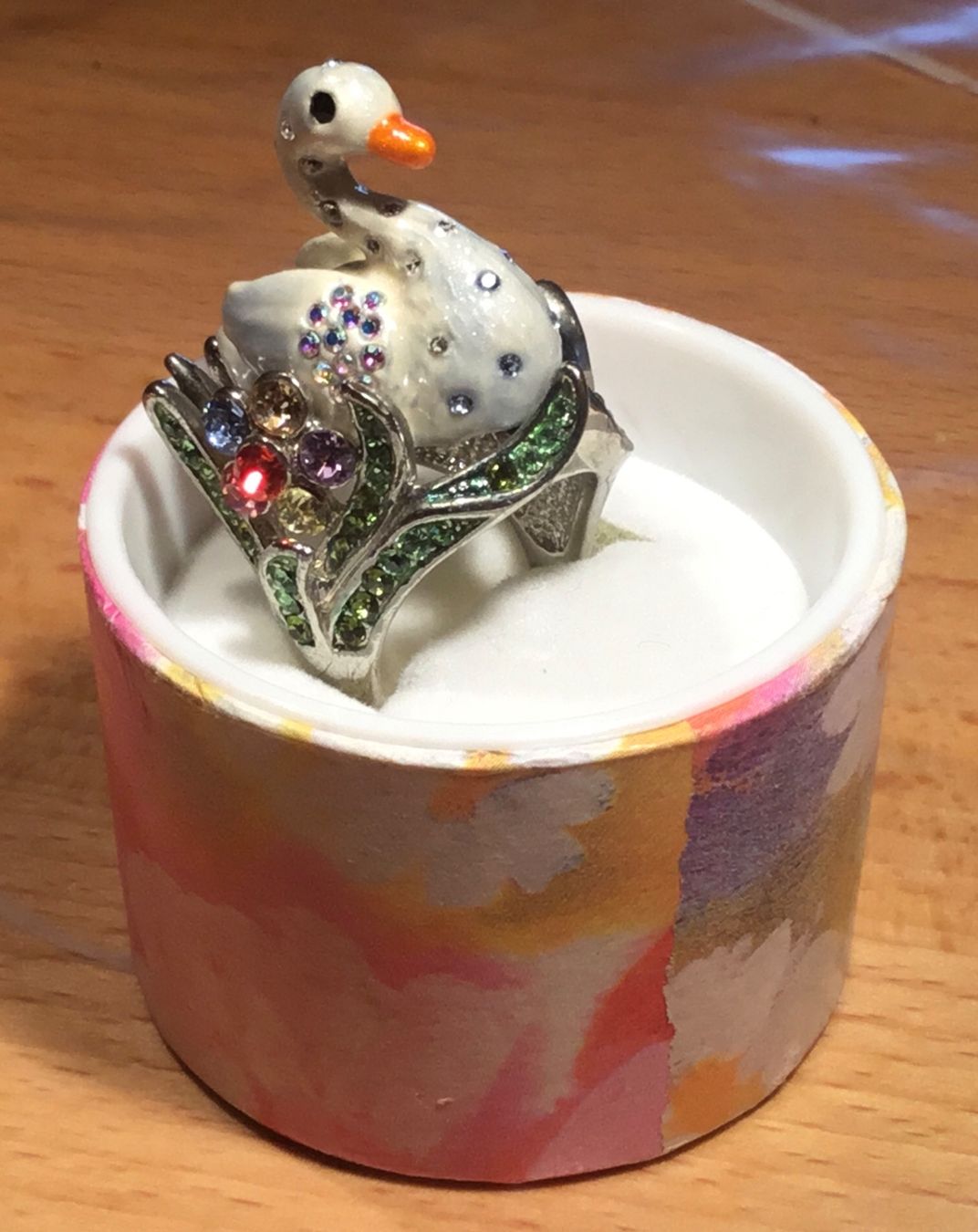 Anelli: Wunderschöner Schwan Ring mit Strass-Steinen, neuwertig! – Nuovo e nell'imballaggio originale da Roggwil /BE venduto da elegance45