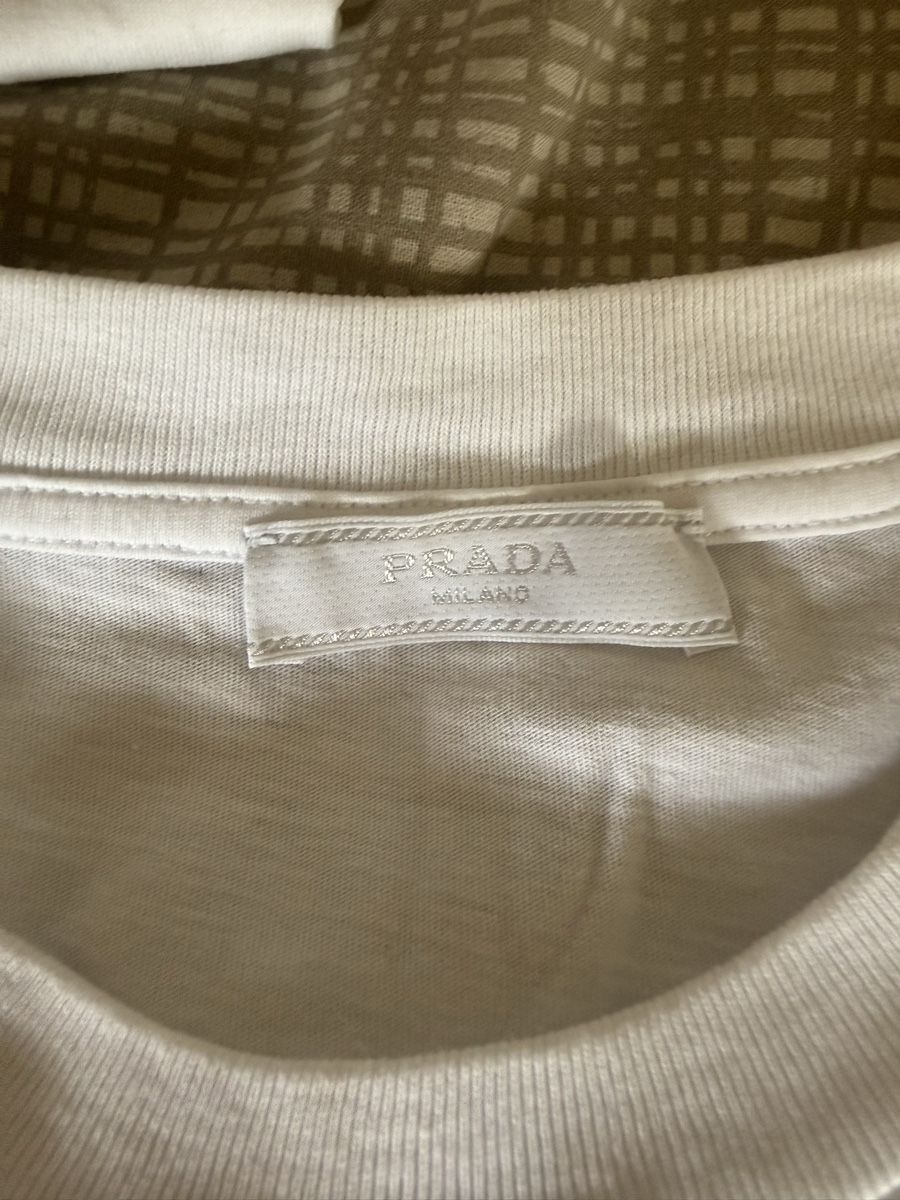 T-shirt: T shirt Prada – Nuovo (secondo la descrizione) da Genève venduto da tho_5cfx 2