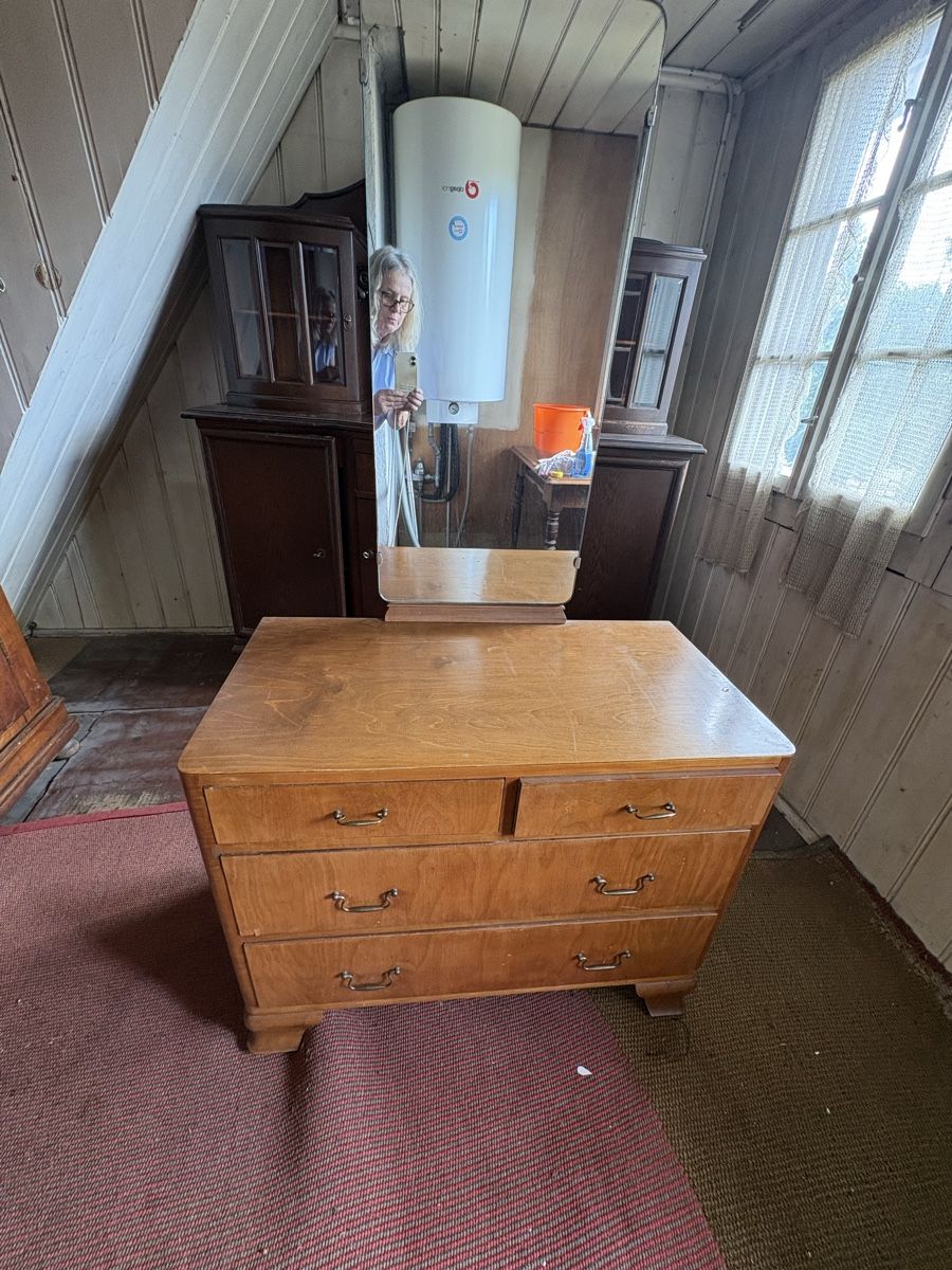 Commodes: Kommode mit Spiegel antik ab 1.- – D'occasion à Embrach par mays 1