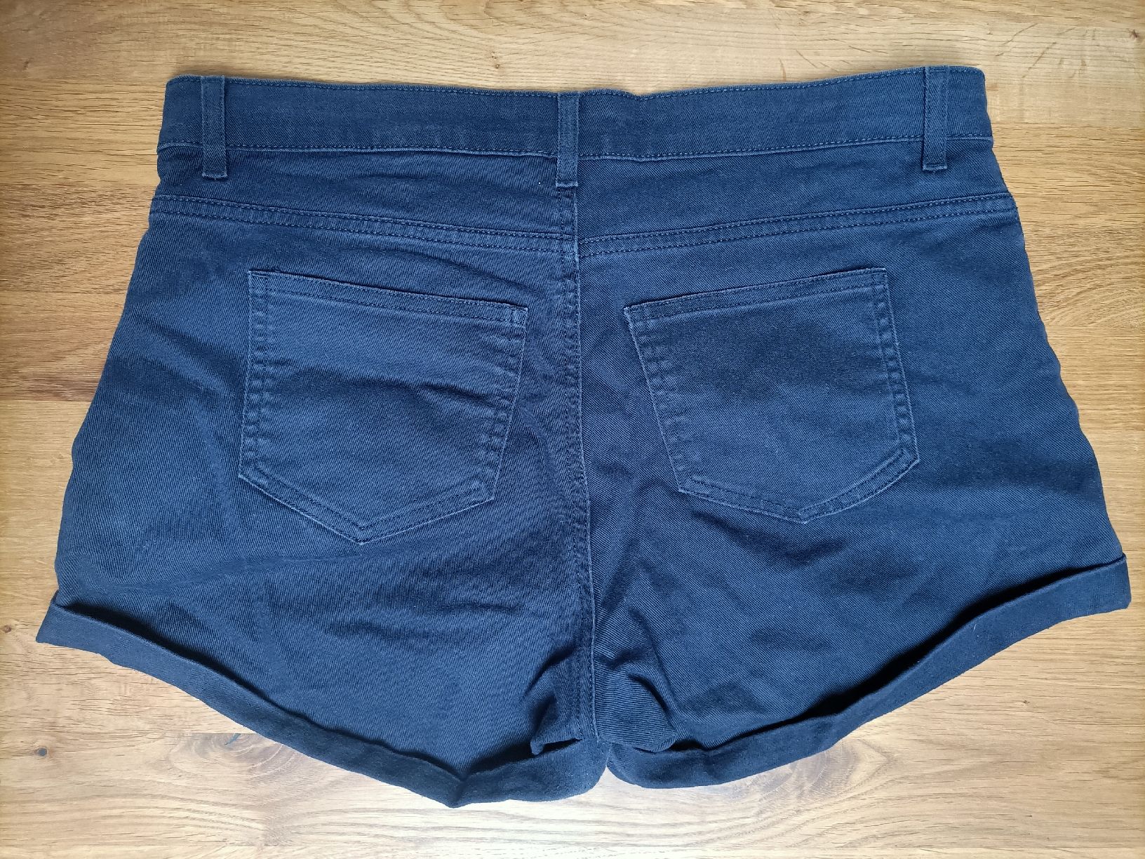 H&M Hosen: Kurze Hose Gr. 38 – Gebraucht aus Tafers von ali_v7sq 1