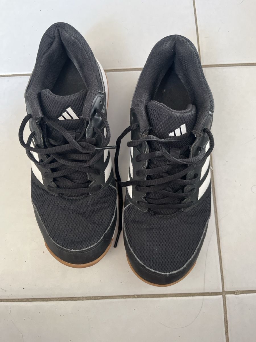 Adidas Scarpe da uomo: Adidas Hallenschuhe Grösse 40 – Usato da Zürich venduto da 12Baum12
