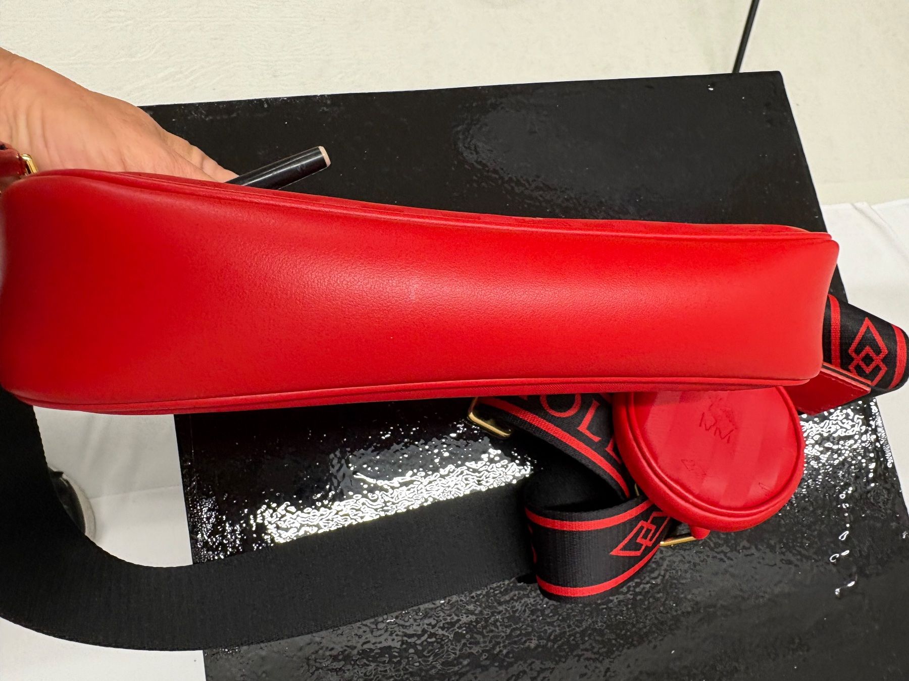 Maison Mollerus Sacs femmes: wunderschöne Maison Mollerus Tasche rot – D'occasion à Oftringen par SCHIBLI1 5