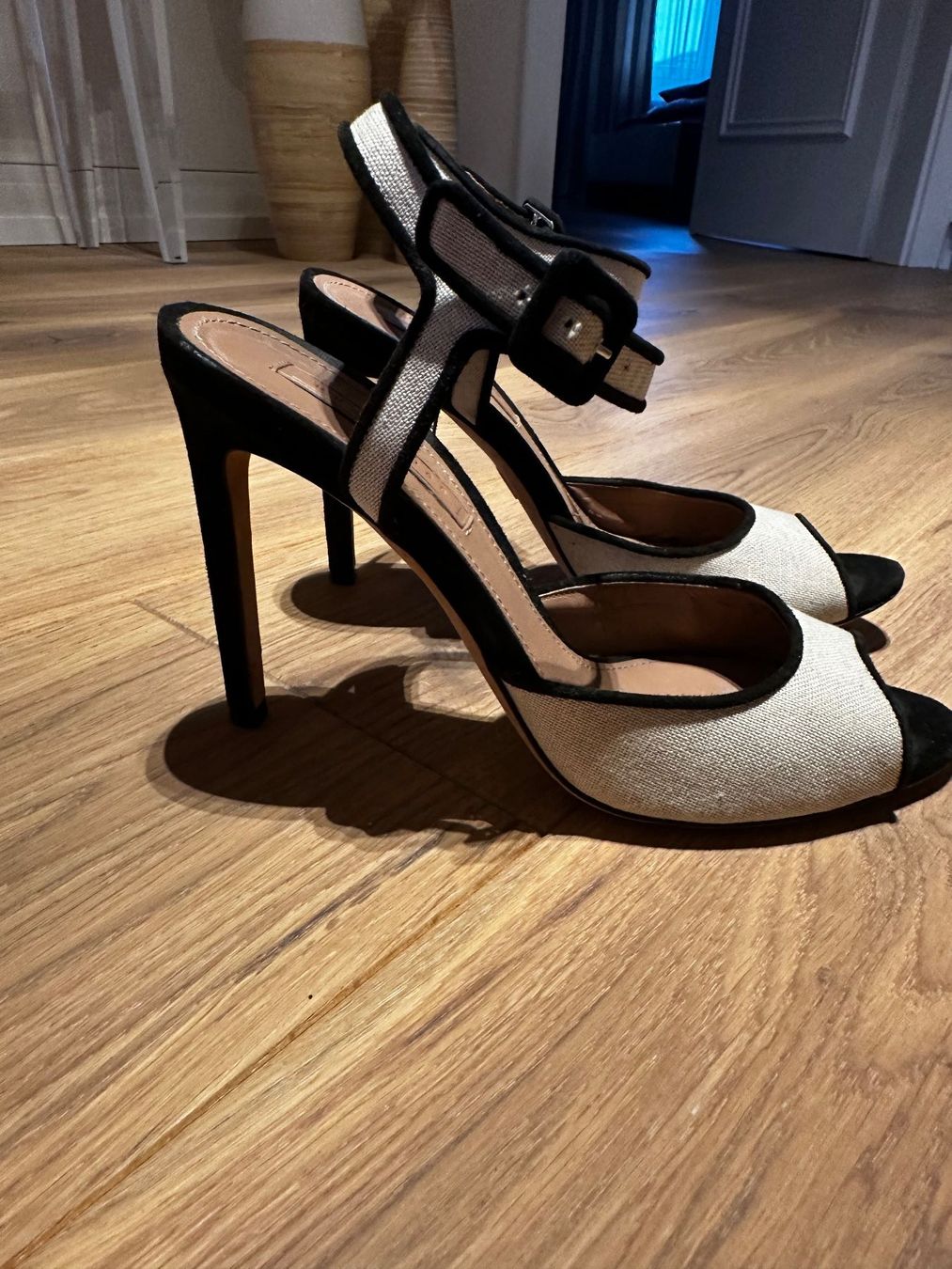 Hugo Boss Damenschuhe: Sandale Hugo Boss – Gebraucht aus Altendorf von Sharysunny 2