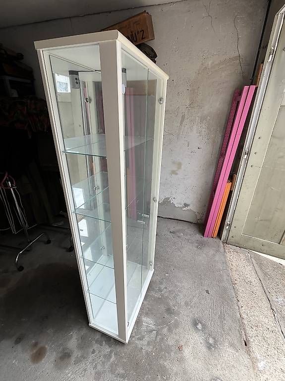 Vetrine: Vitrine blanche avec éclairage – Usato da Villaz-St-Pierre venduto da Kopeck_Militaria 2