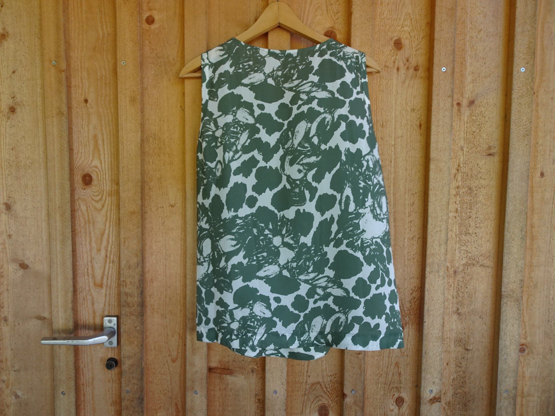 Blusen: Bluse / Blusentop weiss-olive von FFC Gr. 40 - 42493 – Gebraucht aus Küssnacht am Rigi von Good4Deckeli 1