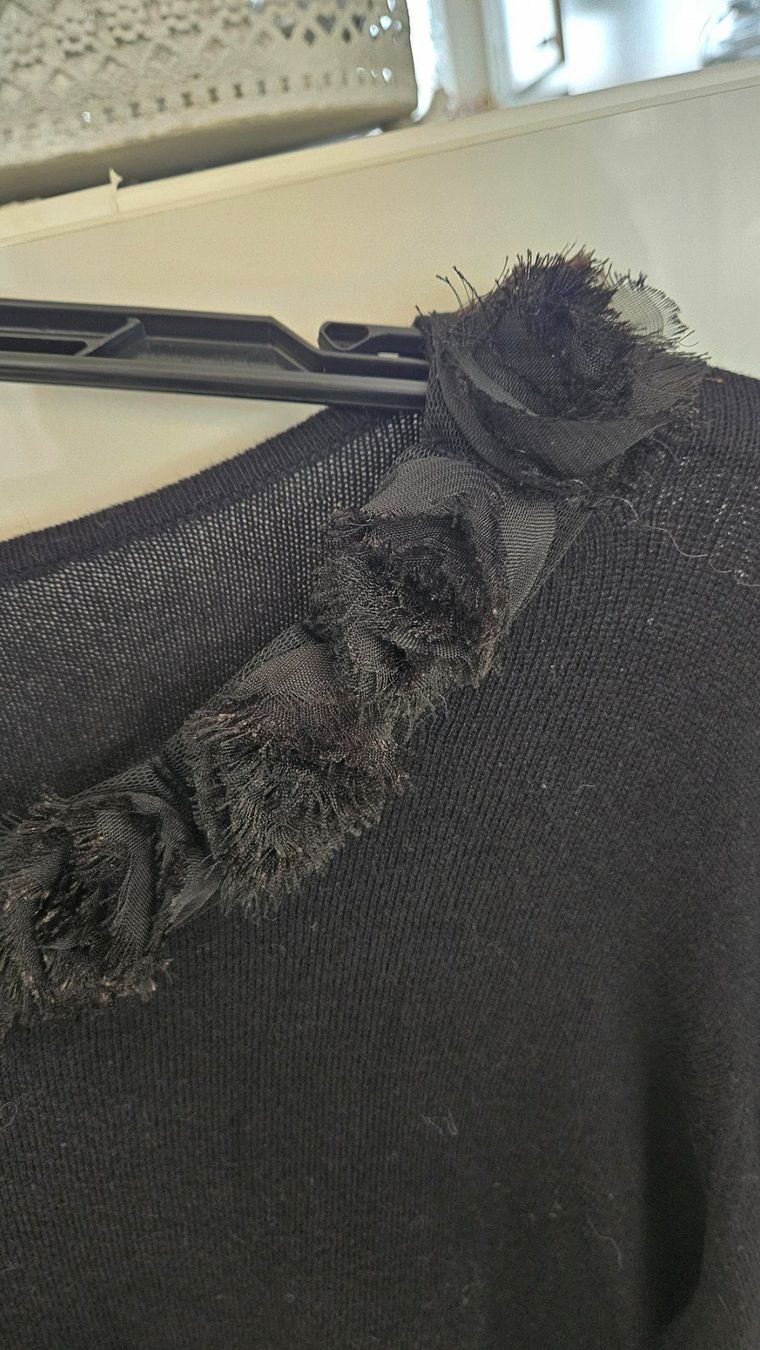 Maglioni & Felpe: Schwarzer Damenpullover mit Rosen Gr. XL Scooter – Usato da Gossau ZH venduto da fashiontwo 3