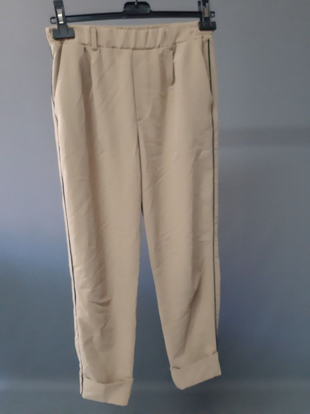 Bershka Pantaloni: Hose Gr. 38 – Usato da Schmitten FR venduto da ReniStern