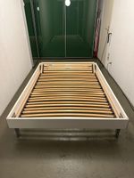Bett: Gestell und Lattenrost weiss 140x200