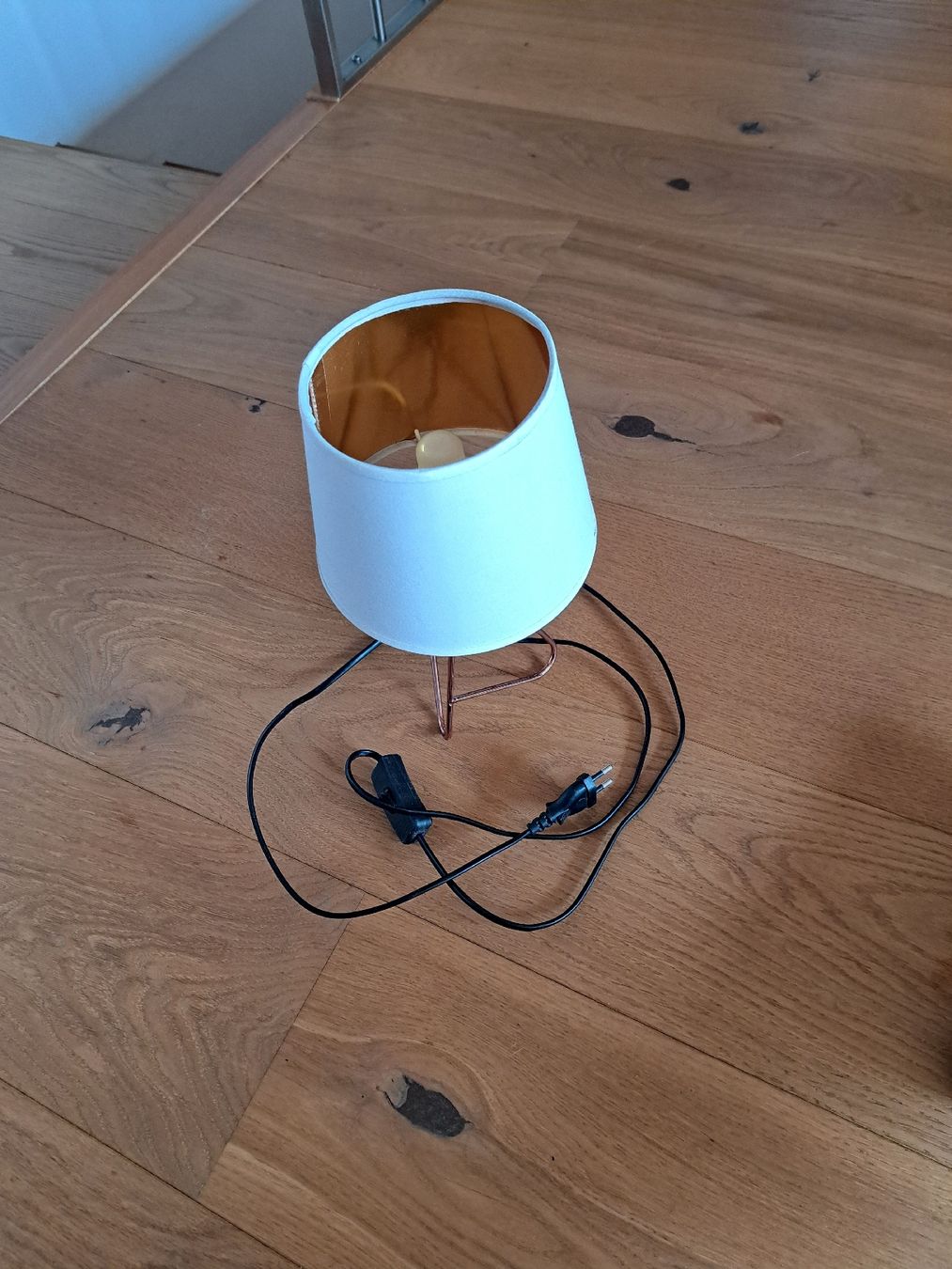 Lampen: Schicke Nachttischlampe mit weissem Schirm – Gebraucht aus Visperterminen von heinzi_02 2