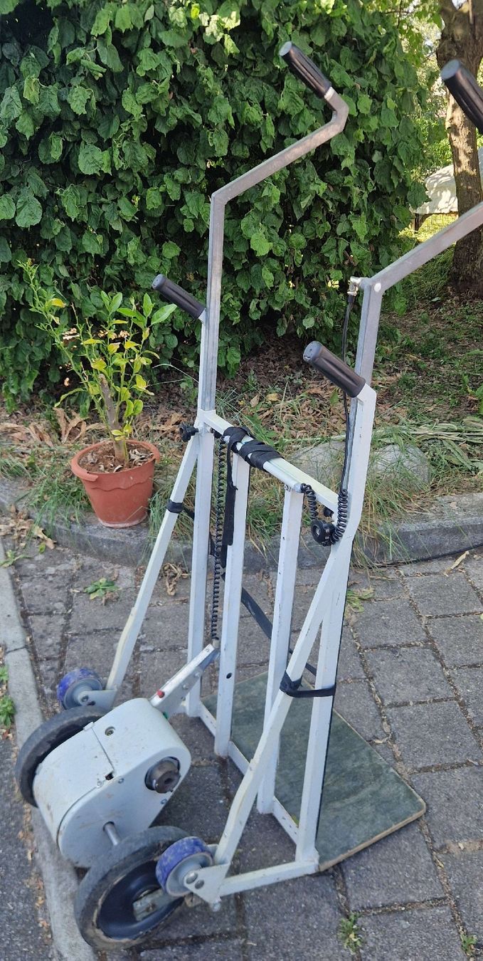 Tutti gli attrezzi: Elektrische Sack- & Treppensteiger – Usato da Uetendorf venduto da TheKobold