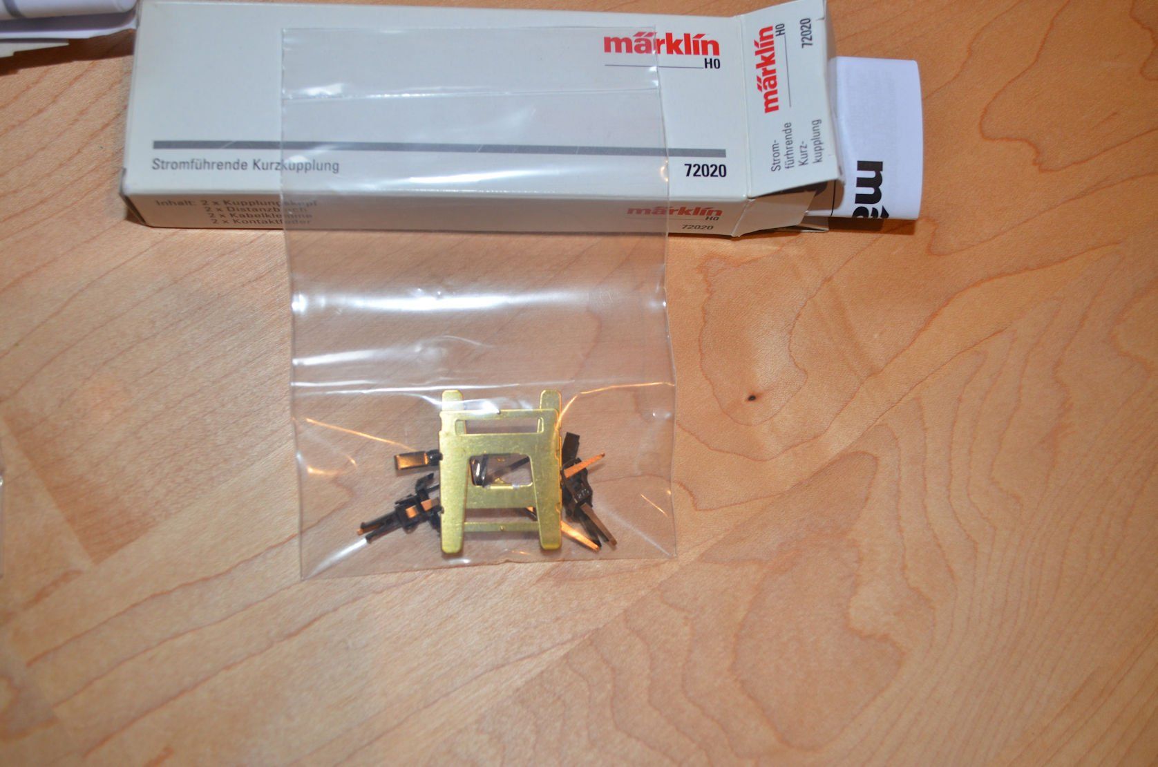 Märklin Modellini di ferrovie: Märklin 72020 stromführende Kurzkupplung – Usato da Cavardiras venduto da WaschBaer56 1