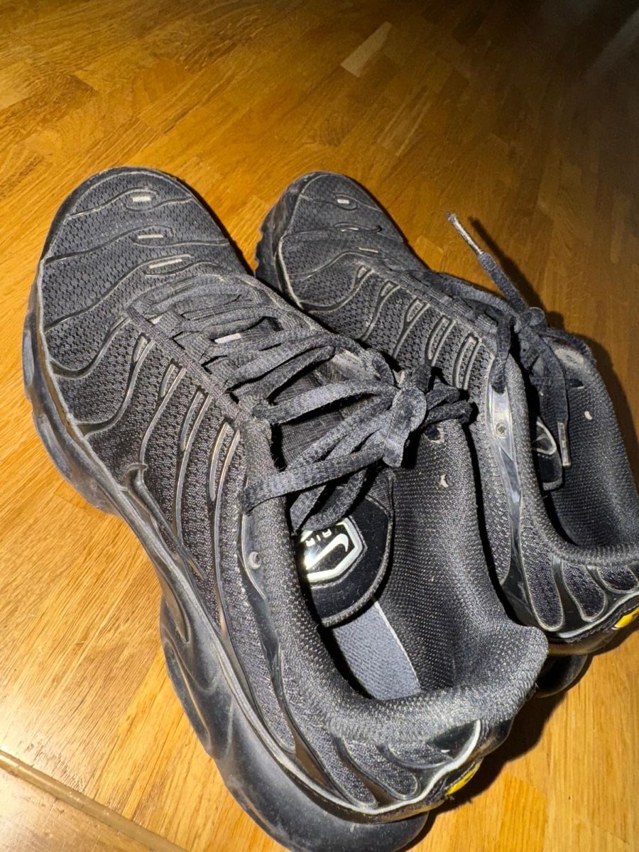 Nike Scarpe da uomo: Nike Air Max Plus TNS Schwarz – Usato da Zürich venduto da abi_d8rr 1