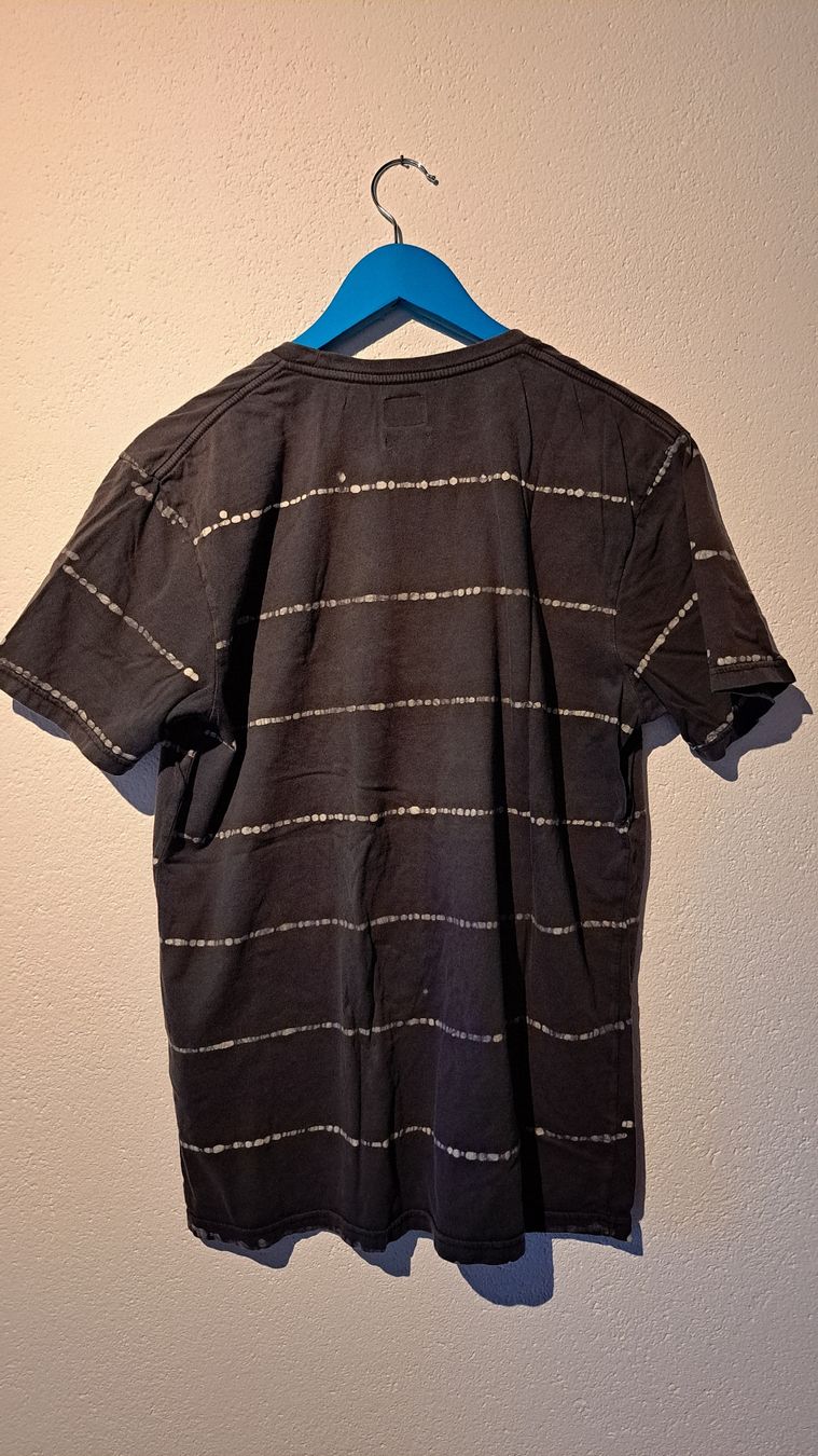 Quiksilver T-shirt: T-shirt Quiksilver - Black "L" – Usato da Camorino venduto da yanis83 1