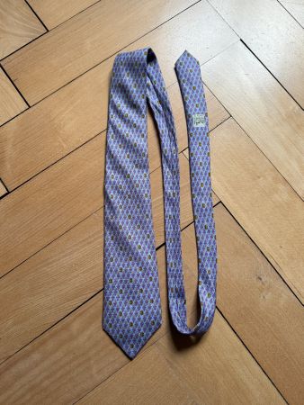 HERMÈS - Seide Krawatte blau-violett mit Weintrauben