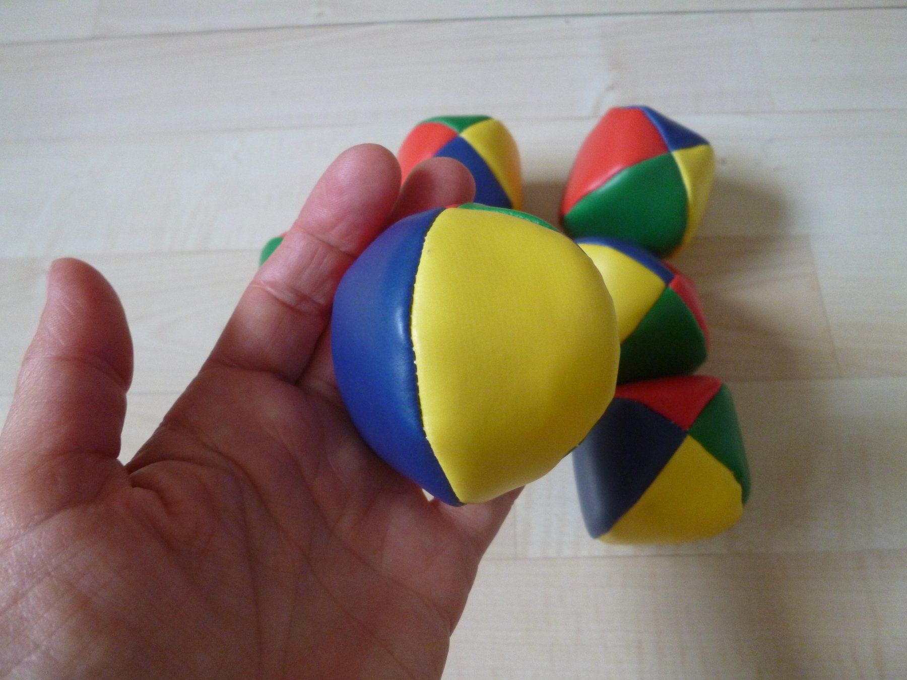 Palloni: 7 bunte Jonglierbälle  Bälle – Usato da Dättlikon venduto da Mamakuga 1