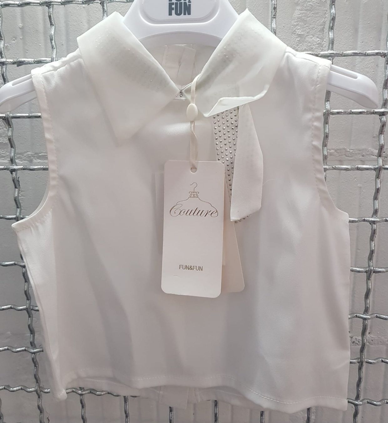 Camicette, T-shirt & Top: Neue Bluse mit Schlaufe Gr. 4 / 104 von Fun & Fun – Nuovo e nell'imballaggio originale da Basel venduto da Sinibini86