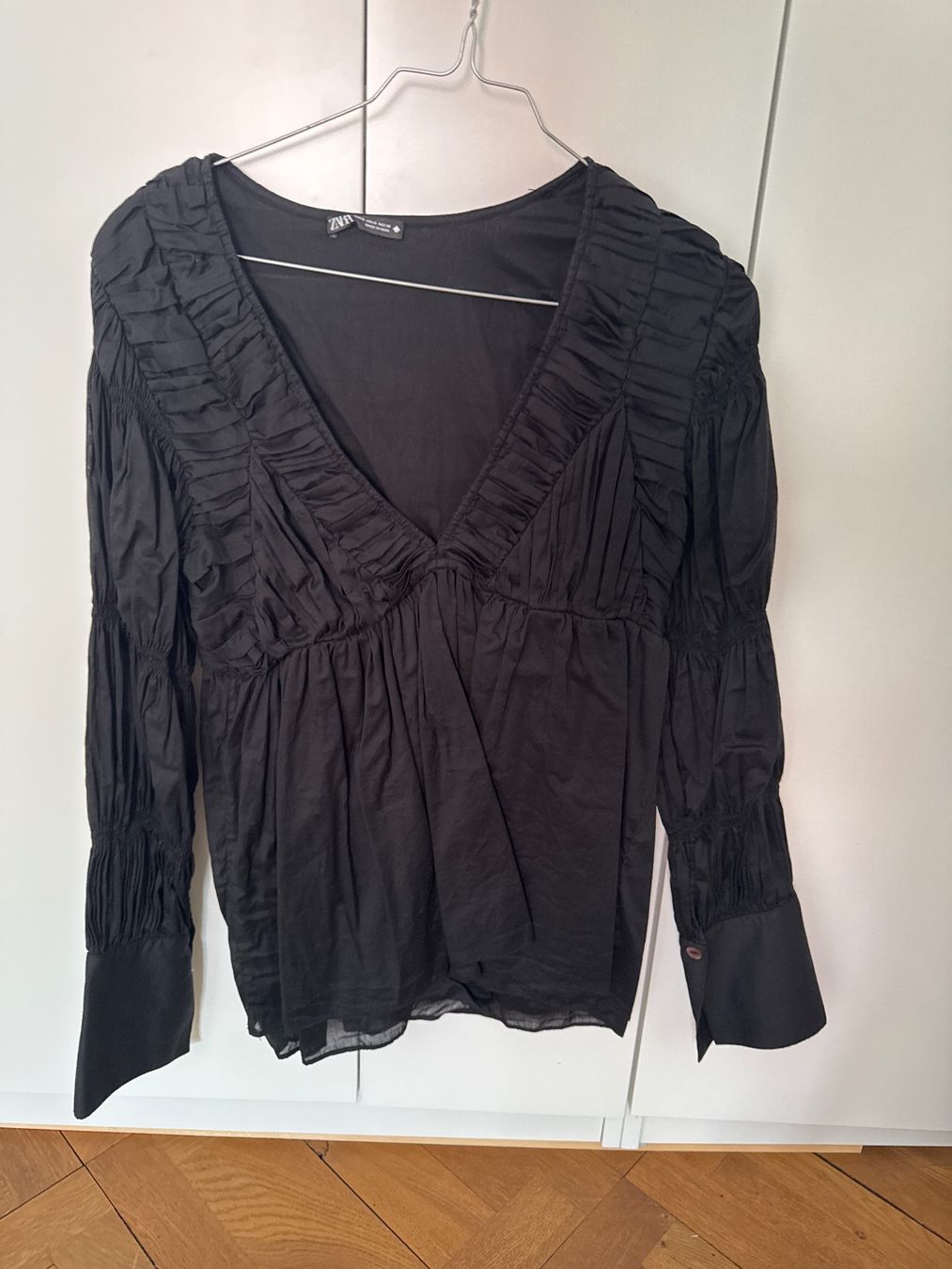 Zara Chemisiers: Zara Bluse mit elastischem Plissee in Schwarz – Neuf (Voir description) à Meilen par Emma_321 1
