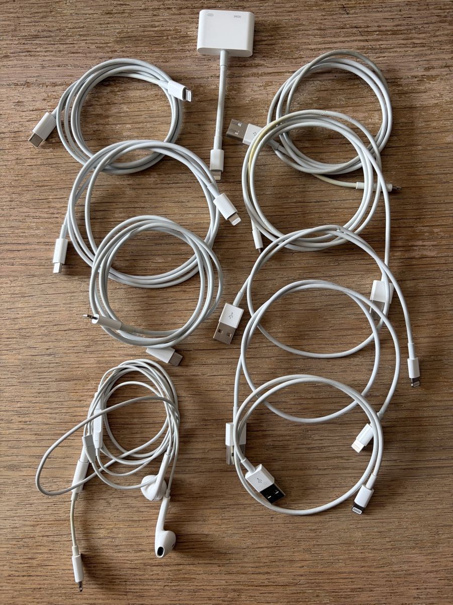 Apple Cavi: diverse Lightning-Kabel – Usato da Davos Dorf venduto da Panda21