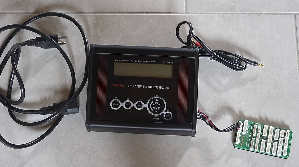 Robbe Accus, Chargeurs & Blocs d'alimentation: Robbe Ladegerät Powerpeak C8 – D'occasion à Udligenswil par Thisu77