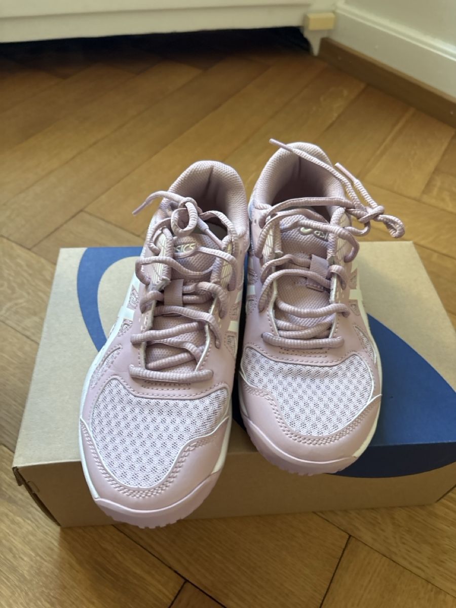 Asics Scarpe per ragazze: Asics Hallenschuhe  – Nuovo (secondo la descrizione) da Basel venduto da des_7yv2