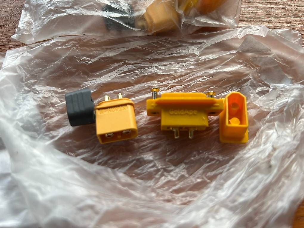 RC Kits de montage: XT60 Hochstromstecker mit Halterung  RC Modellbau – Neuf avec emballage d'origine à Gümligen par ESCreativwork