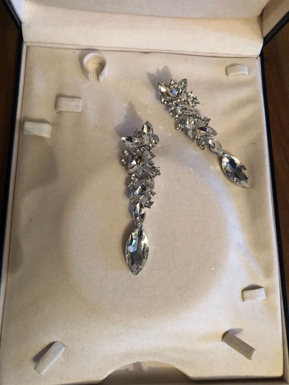 Orecchini pendenti & Orecchini a lobo: Eleganter Ohrschmuck mit Glassteinen – Nuovo e nell'imballaggio originale da Wald ZH venduto da mlnt 2