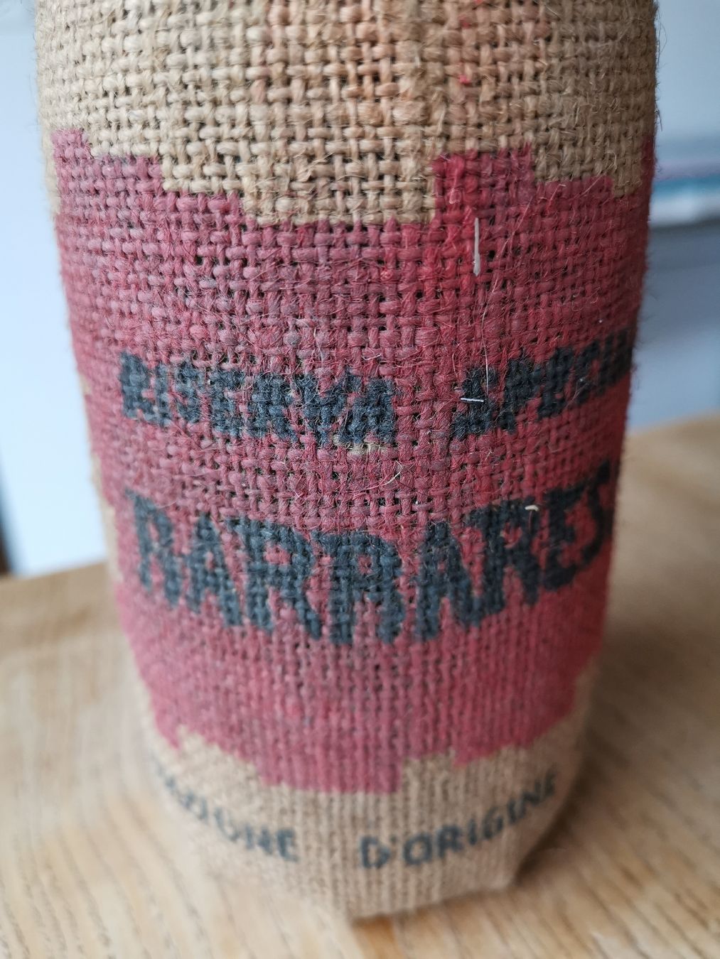 Gläser, Krüge & Flaschen: Leere Flasche Barbaresco Riserva Speciale in Jutesack – Gebraucht aus Diessbach b. Büren von eicrog 1