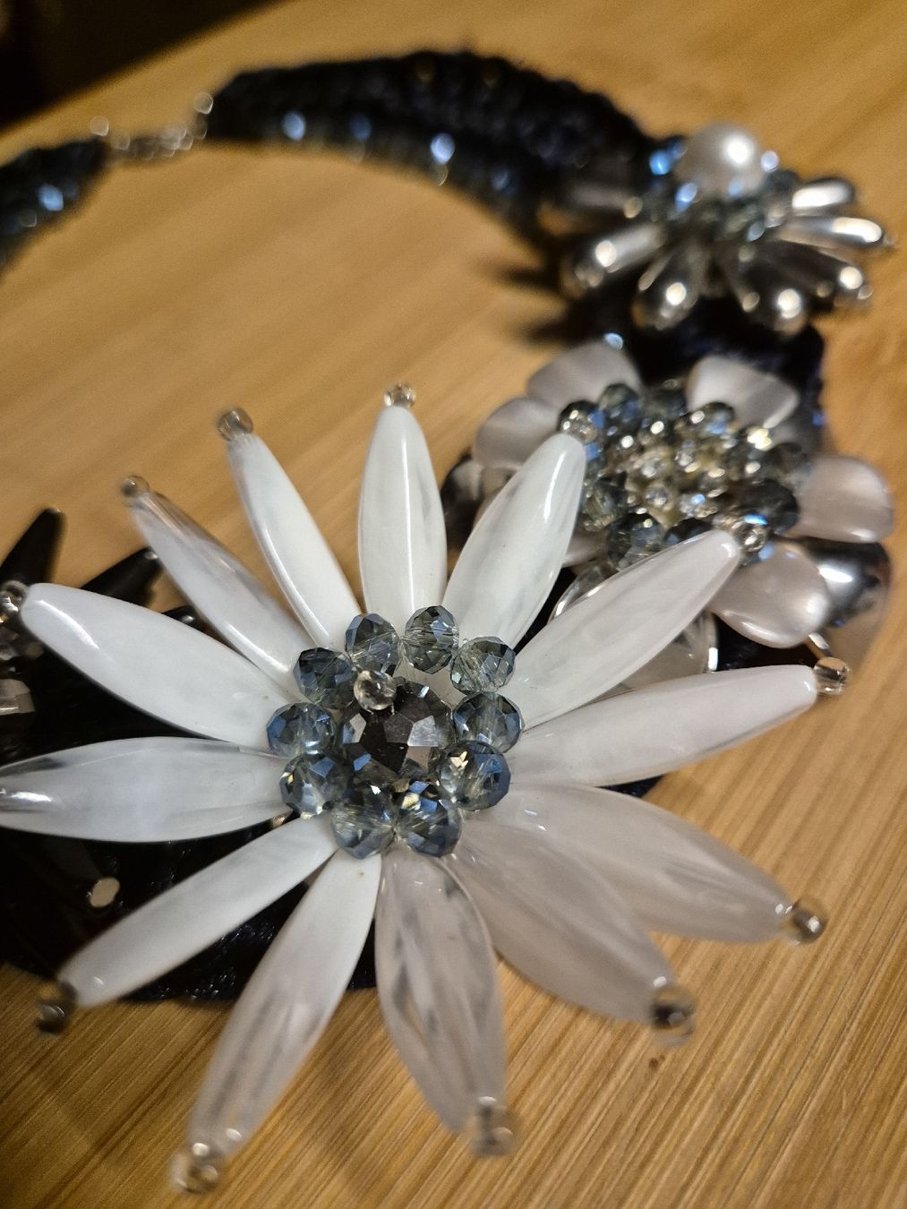 Catenine: Edle Statement Kette, Handarbeit, Blumen, schwarz/silber – Nuovo (secondo la descrizione) da Rothenfluh venduto da cfb_rf75 1
