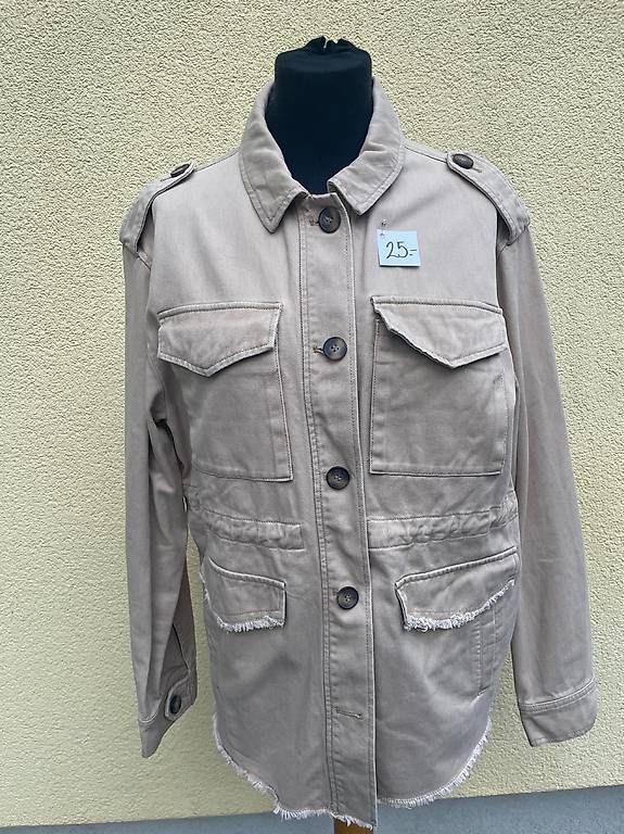 Giacche: Vendo giacca beige  – Usato da Personico venduto da mel_v7hz