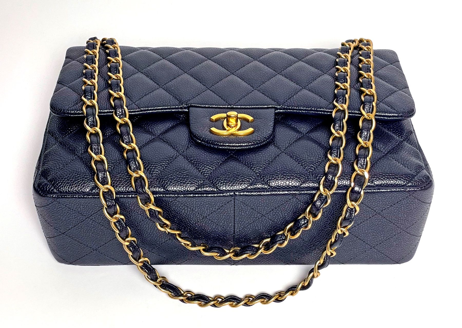 Chanel Taschen für Damen: CHANEL Navy Blue Quilted Caviar Medium Classic Double Flap – Gebraucht aus Basel von cocochanel67 5
