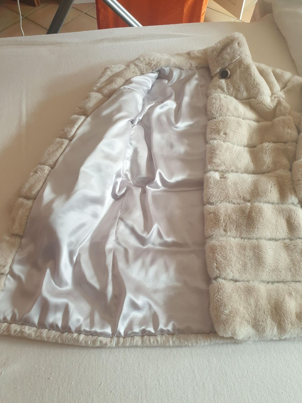 Cappotti: Manteau en fourrure de lapin – Nuovo (secondo la descrizione) da Belmont-Lausanne venduto da vid_7qv6 2