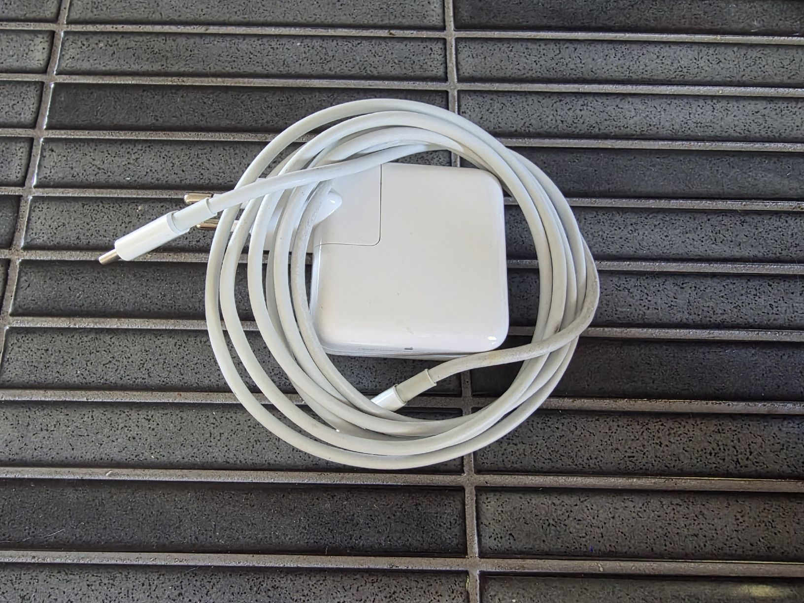Apple Caricabatterie: Apple MacBook iPad iPhone Ladegerät mit Kabel  30 Watt usb-c – Usato da Biberist venduto da Volo28