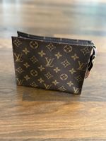 Neuwertiges, Louis Vuitton Pochette Toilet Monogram