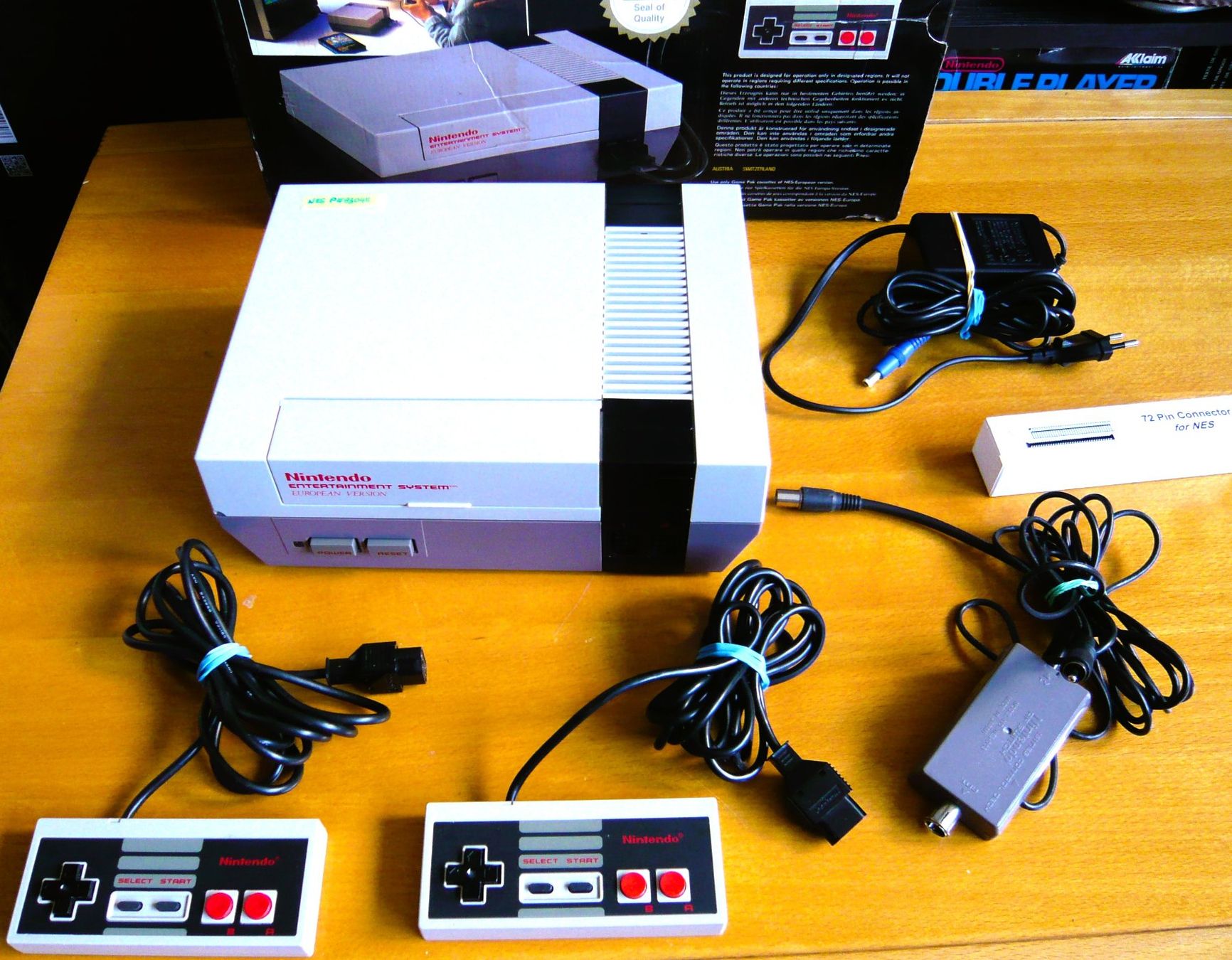 Nintendo Konsolen: NES: Console + Boîte + Manuel + câbles élect/TV + 2 manettes – Gebraucht aus Onex von Jaguar1986 1