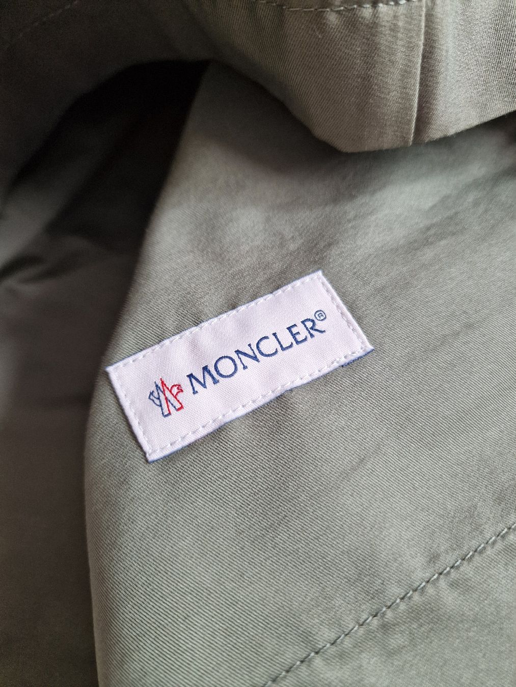 Moncler Gonne: Jupe Moncler neuve 44IT (40) – Nuovo (secondo la descrizione) da Yverdon-les-Bains venduto da Ed9lude 3