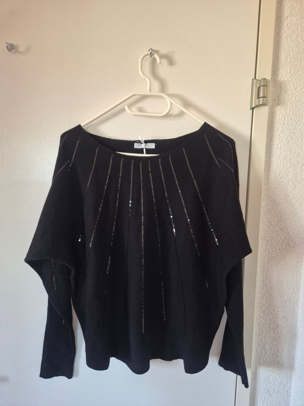 Maglioni & Felpe: Schwarzer Strickpullover mit Pailletten Grösse 40/42 NEU – Nuovo (secondo la descrizione) da Winterberg ZH venduto da Gemini63