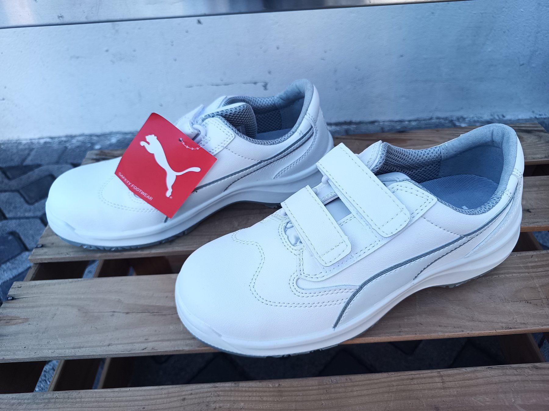 Puma Scarpe da uomo: Puma Sicherheitsschuhe S2 SRC 42 – Nuovo e nell'imballaggio originale da Oberegg venduto da 19franzi94