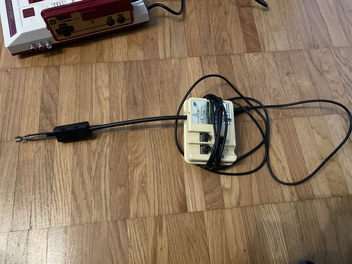 Nintendo Konsolen: Nintendo Famicom + Disc System + Spielzeug – Gebraucht aus Schindellegi von  2