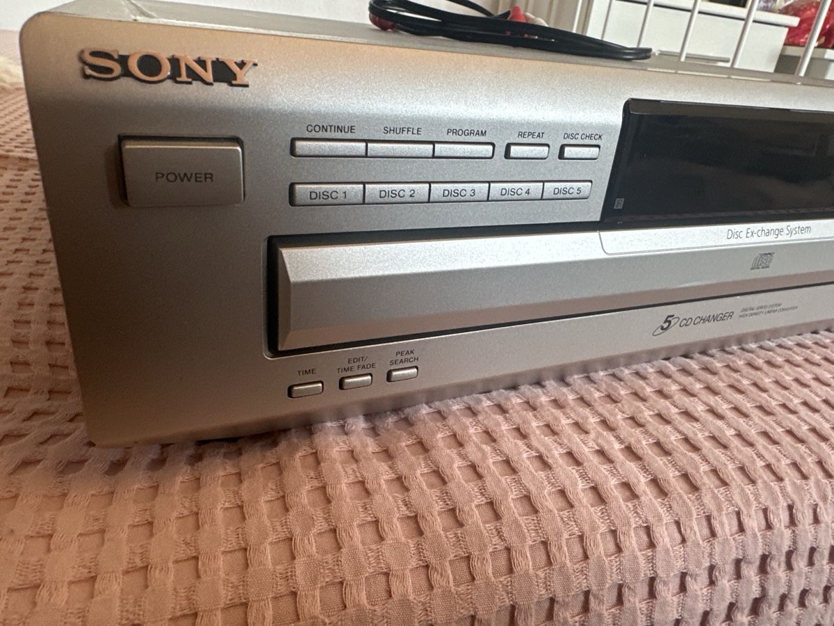 CD: Sony 5 Cd changer CDP-CE 315  – Usato da Hitzkirch venduto da cla_2llc 1
