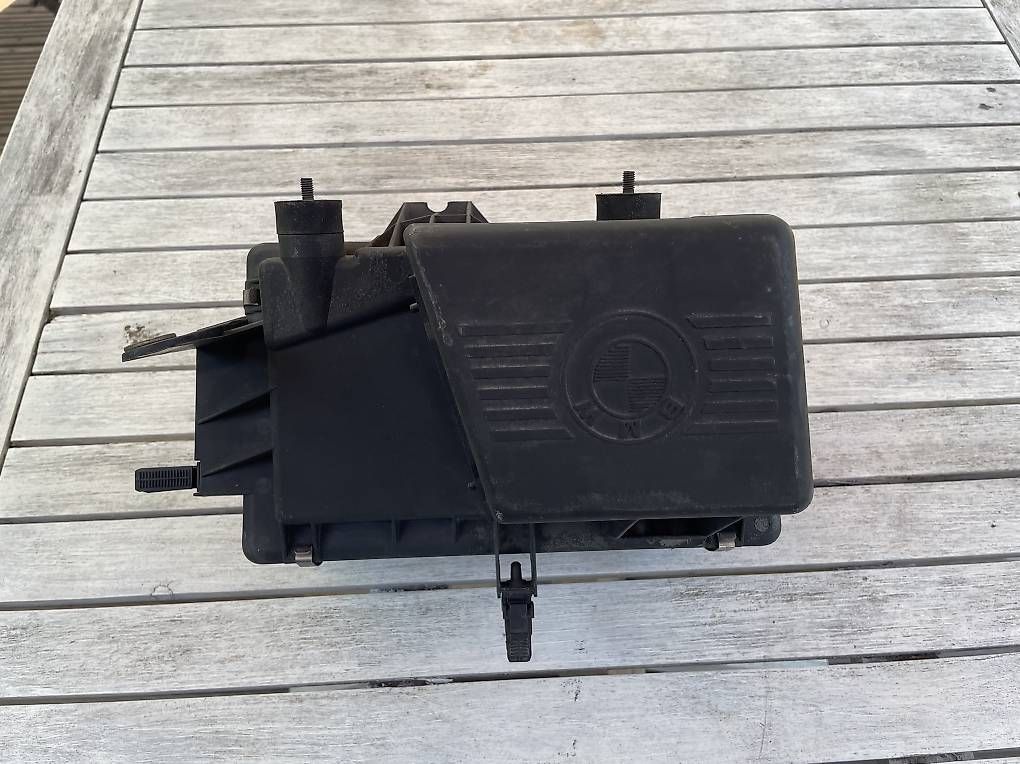 Tutti pezzi di ricambio auto: BMW E30 Luftfilterkasten M20 – Usato da Reinach BL venduto da mme_c9k2