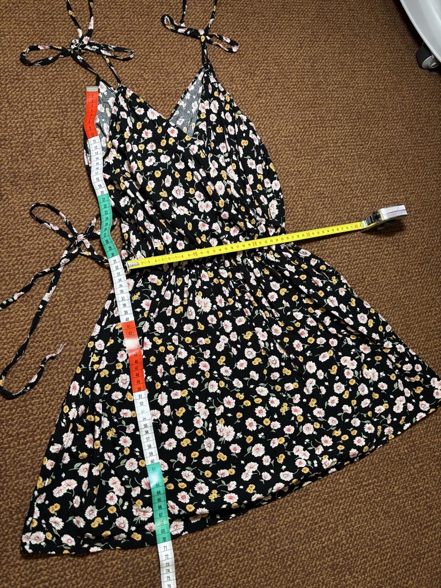 Vestiti: Dress – Nuovo (secondo la descrizione) da Confignon venduto da Second_Hand_Ch