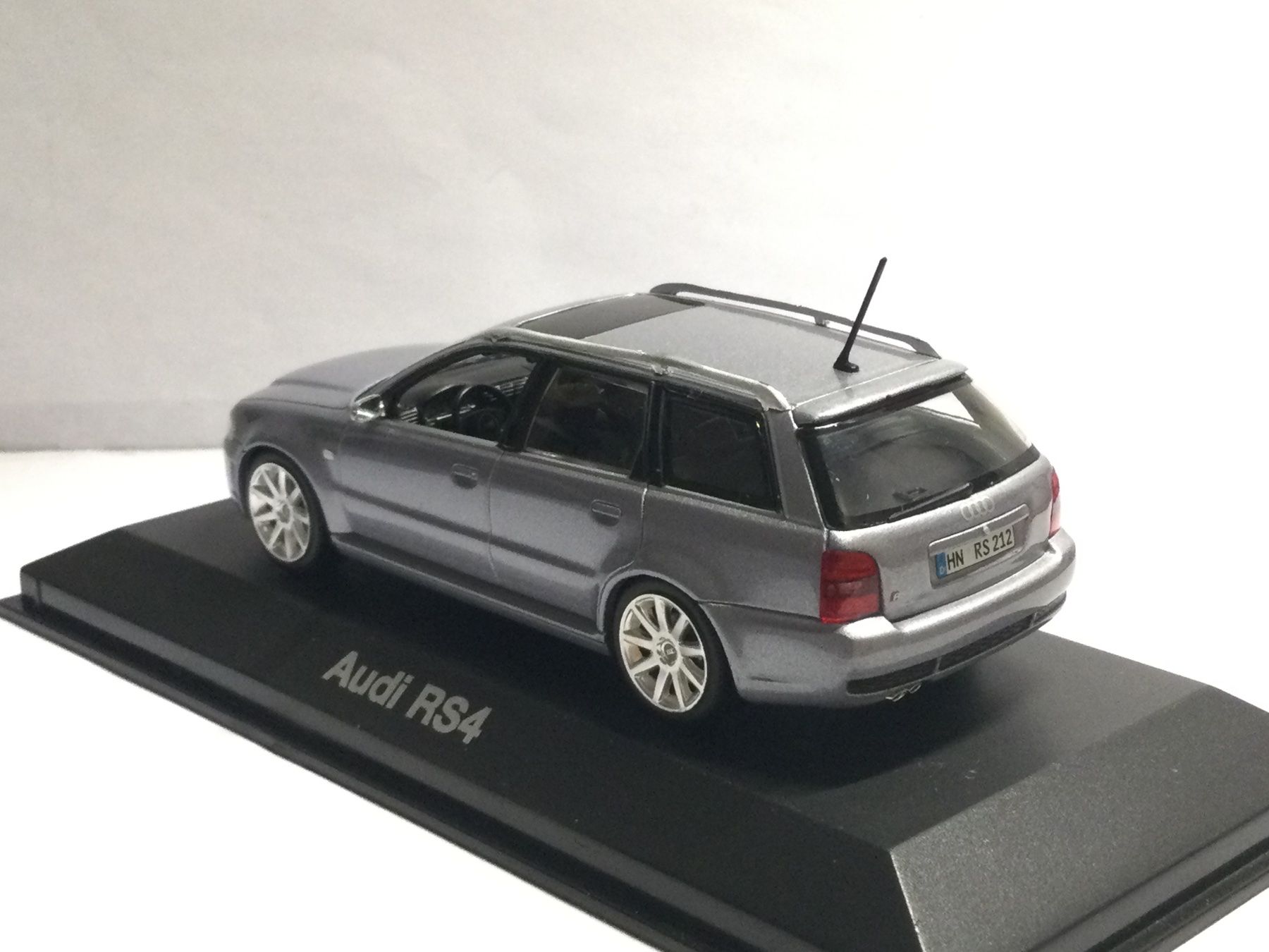 Audi Modellautos: Minichamps 1:43 Audi RS4 Silver 2000 – Neu und originalverpackt aus Herisau von cacamarena09 2