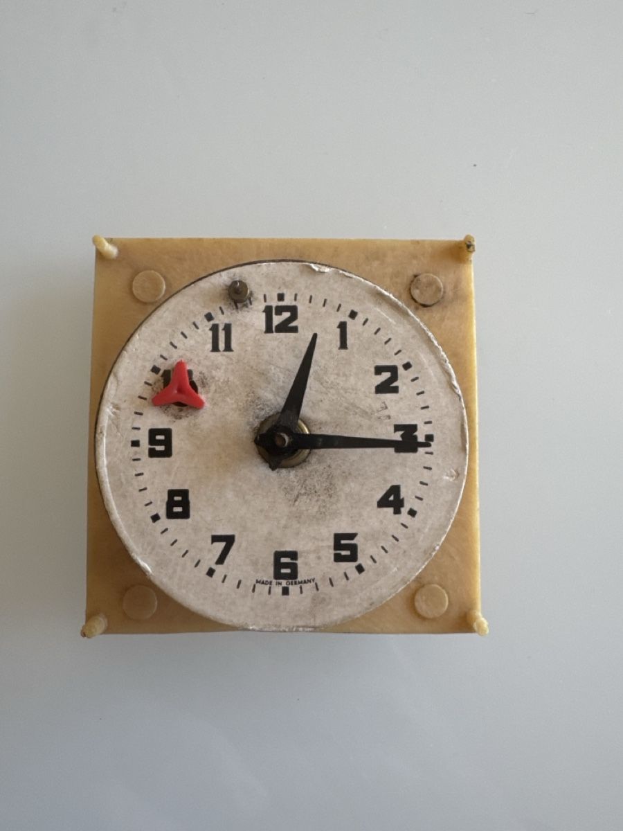 Orologi da terra & Orologi da parete: Vintage Analog Chess BHB West Germany – Difettoso da Neuchâtel venduto da Elipshop