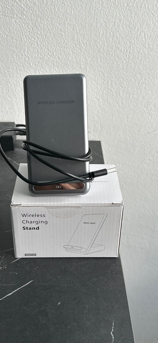 Ladegeräte: Wireless Ladestation für Handys in Silber – Gebraucht aus Köniz von RetroBoy89