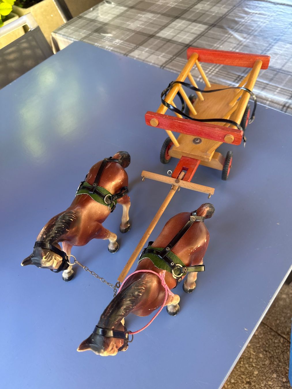 Spielzeuge: Antikes Pferdchen-Gespann mit Holz-Karren – Gebraucht aus Allschwil von meeresperle 3