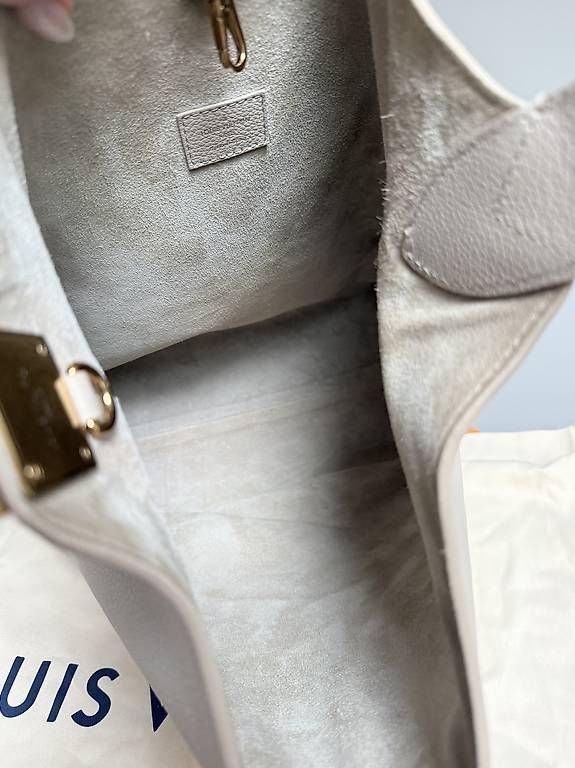 Louis Vuitton Borse da donna: Louis Vuitton Low Key Hobo Bag – Usato da Reinach BL venduto da Wardrobe-Ladies 1