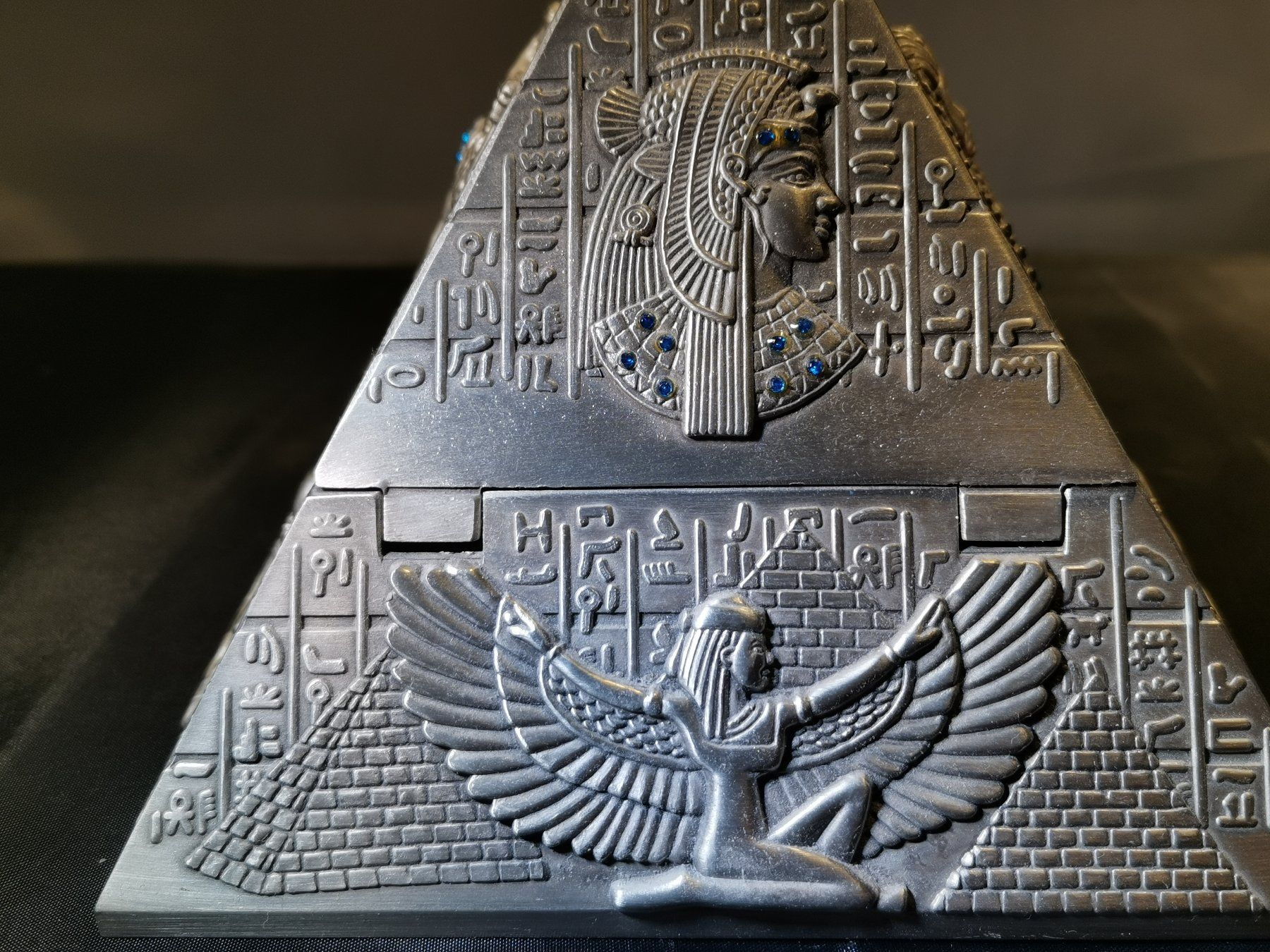 Aschenbecher: Pyramiden-Aschenbecher – stilvoll & einzigartig – Gebraucht aus Suhr von Brocki-Suhr 3