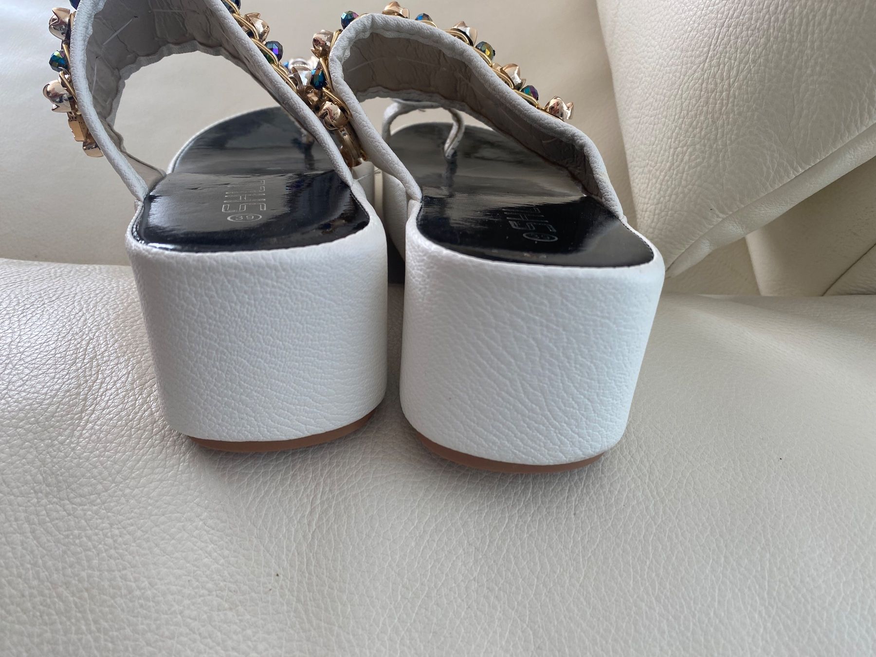 Scarpe da donna: MUST HAVE - edle Flip-Flops mit Décor, weiss, Gr. 39 – Nuovo e nell'imballaggio originale da Winkel venduto da ferrari2022 6