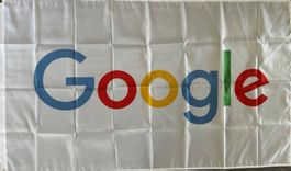Google Fahne Internet Suchmaschine Alphabet Maps Android