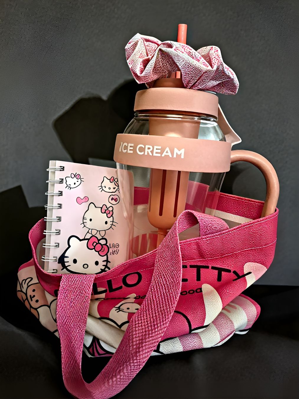 Hello Kitty Sacs & sacs à dos: Set Hello Kitty: Borsa, Bottiglia, Quaderno, Elastico – Neuf (Voir description) à Giubiasco par Stefaniav 1